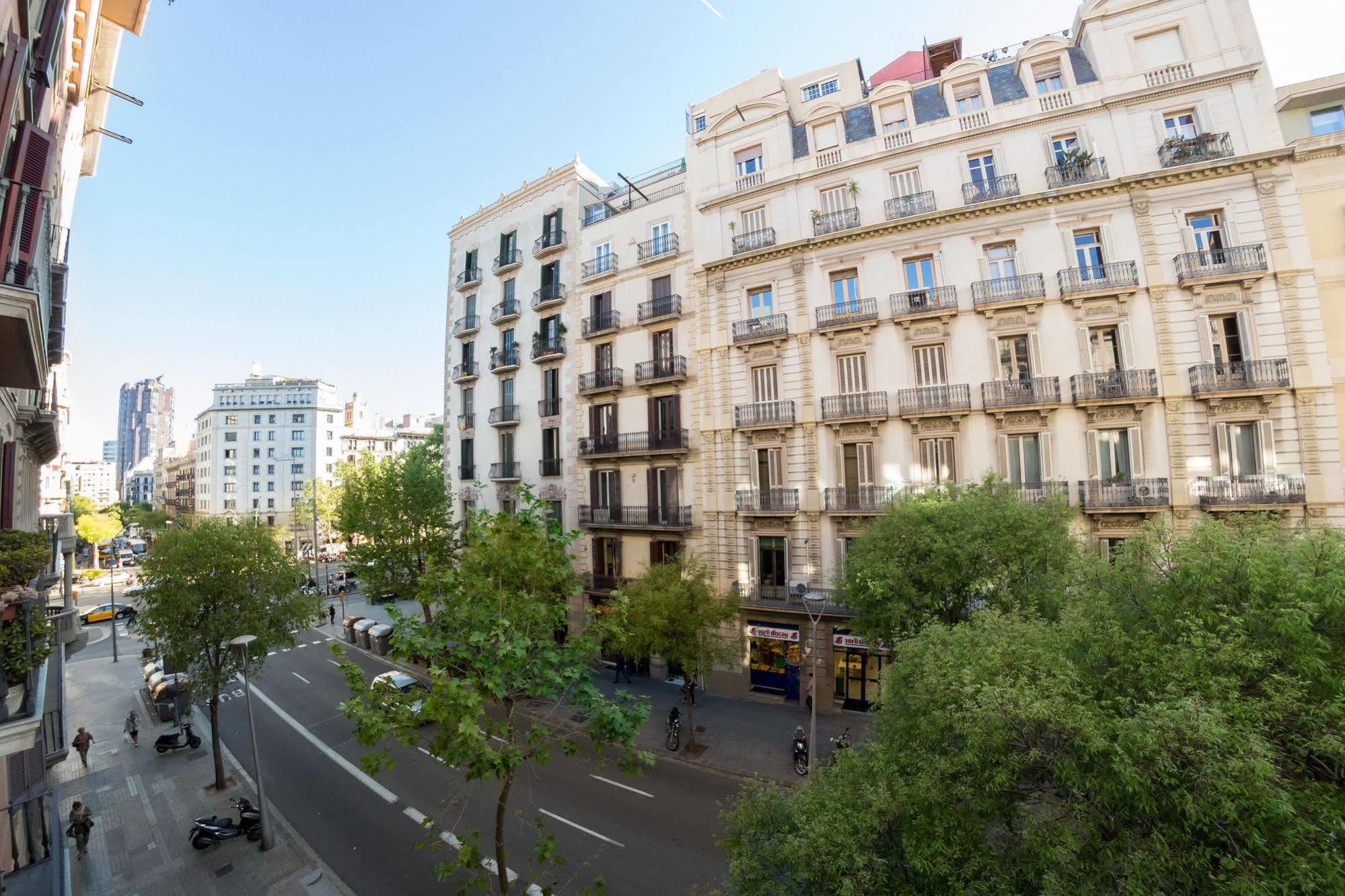 Sant Jordi Alberg Barcelona Buitenkant foto